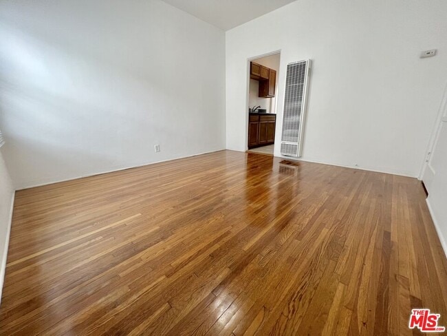 Photo - 2616 Santa Monica Blvd Unit 4