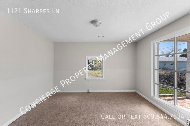 Photo - 1121 Sharpes Ln