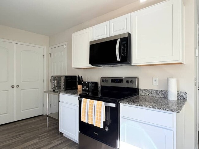 Photo - 301 Long Grove Ln