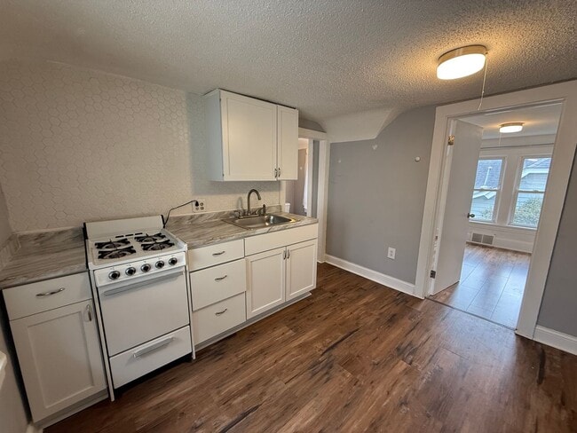 Photo - 1024 Livingston Ave Unit 2