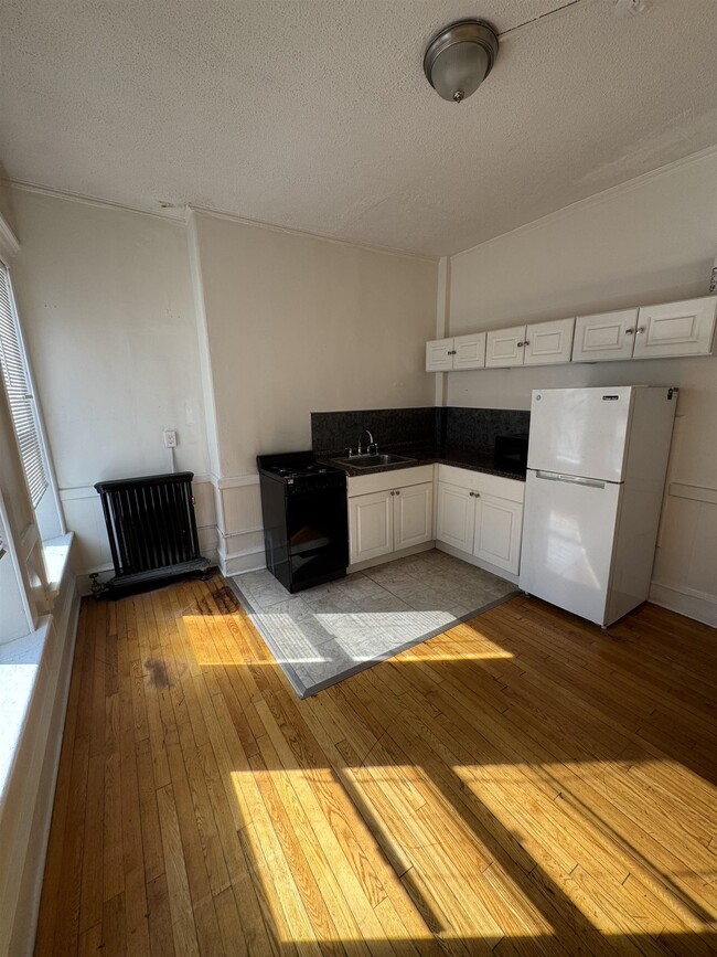 Building Photo - 11 Court St Unit 7 Rental