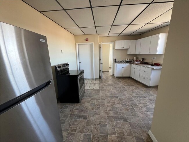 Photo - 33 Railroad Ave Unit 1