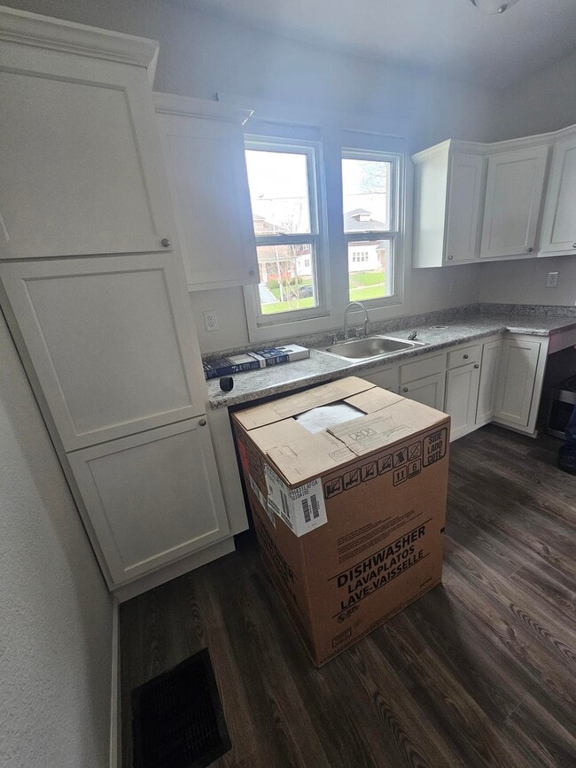 Photo - 628 W Elm St