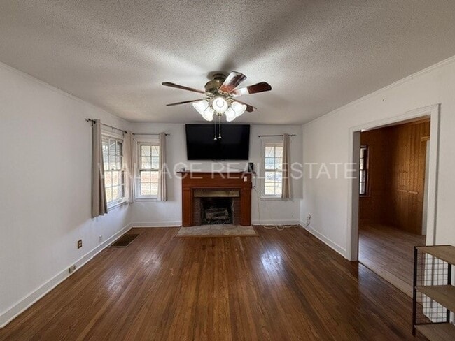 Photo - CUTE 1940'S BUNGALOW IN SHANNONDALE COMMUNITY IN N. KNOXVILLE!!