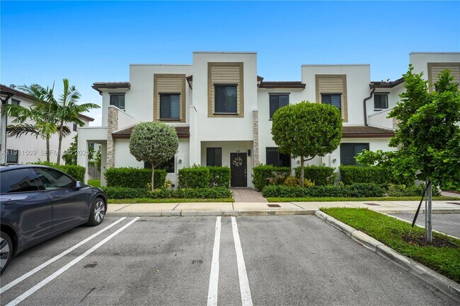 Photo - 909 NE 211th St