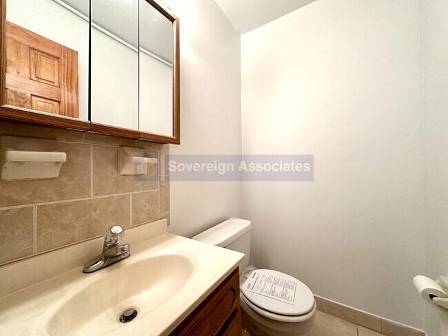 Photo - 3133 Broadway Unit 3