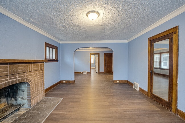 2403 Elm St