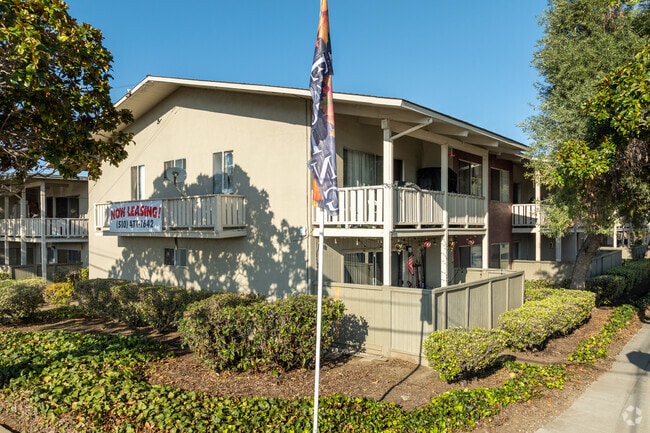 Baywood Apartments
