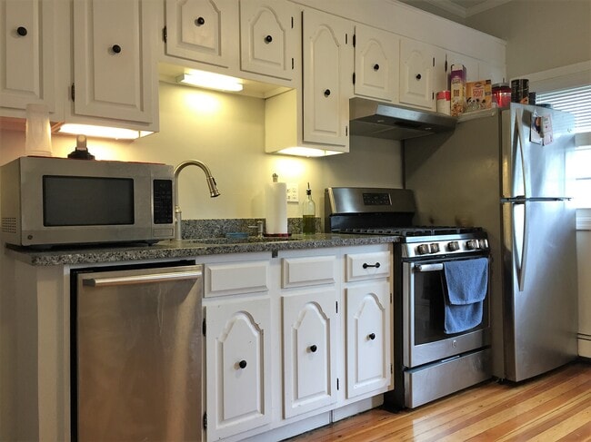 Building Photo - 519 Main St Unit 1