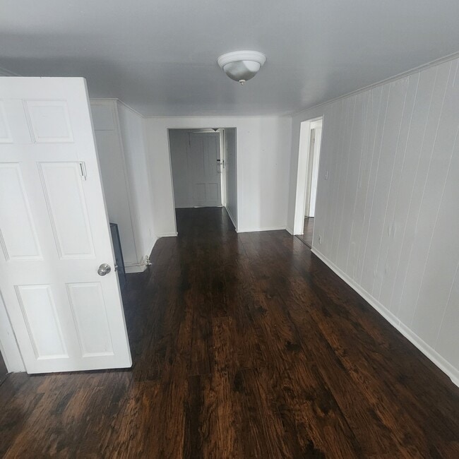 Building Photo - 110 Webster St Unit Upper
