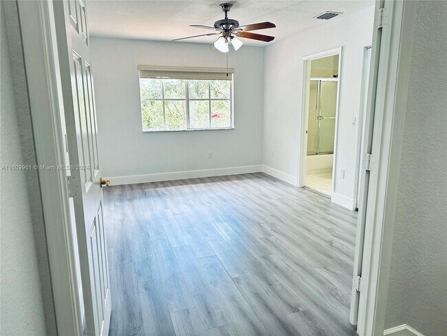 Photo - 2541 SW 83rd Ave