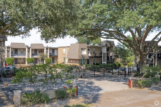 Photo - Braeswood Park Condominiums