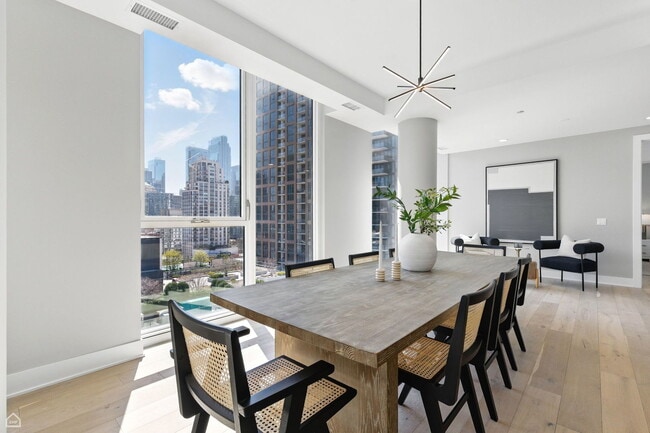 Photo - 146 W Erie St Unit 1201