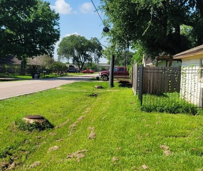 Photo - 11001 Sherry Ln