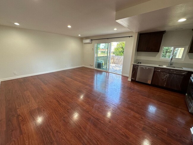 Building Photo - Spacious & Bright 1 bedroom apartment in S...