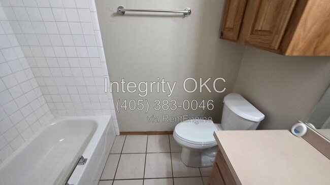 Photo - 6820 NW 135th Cir