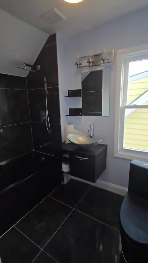 Building Photo - 16 Momm Ct Unit 3rd Floor