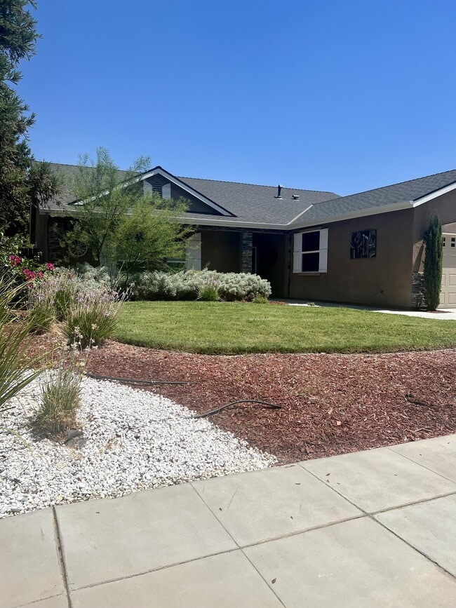 Photo - 233 Karen Ave