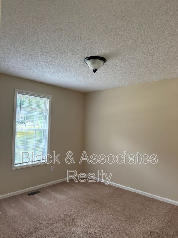 Photo - 1818 Saddlewood Ct Unit Apt. B