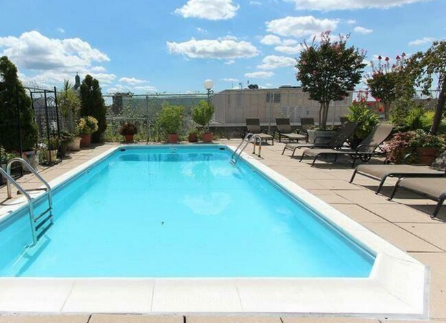 rooftop pool - 1325 18th St NW Unit 303
