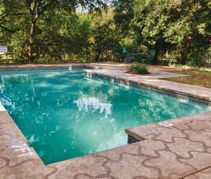 Pool - Settlers Landing Apartments