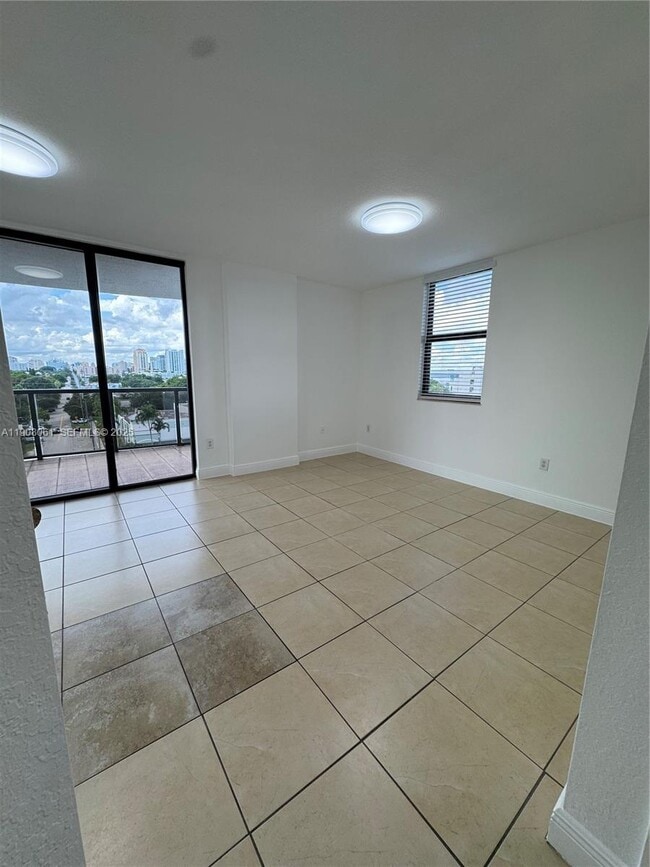 Photo - 2301 SW 27th Ave Unidad 706