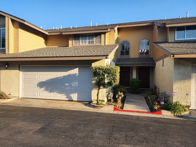 Attached 2-Car Garage - 630 W Palm Ave