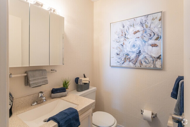 2BR, 1.5BA 960 SF