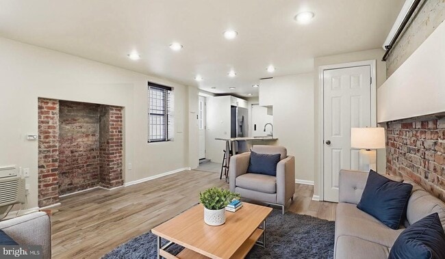 Building Photo - 1450 Harvard St NW Unit B