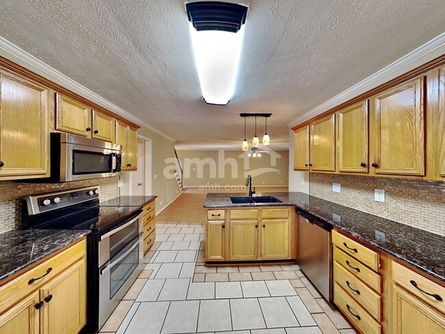 Photo - 2418 Taylor Close