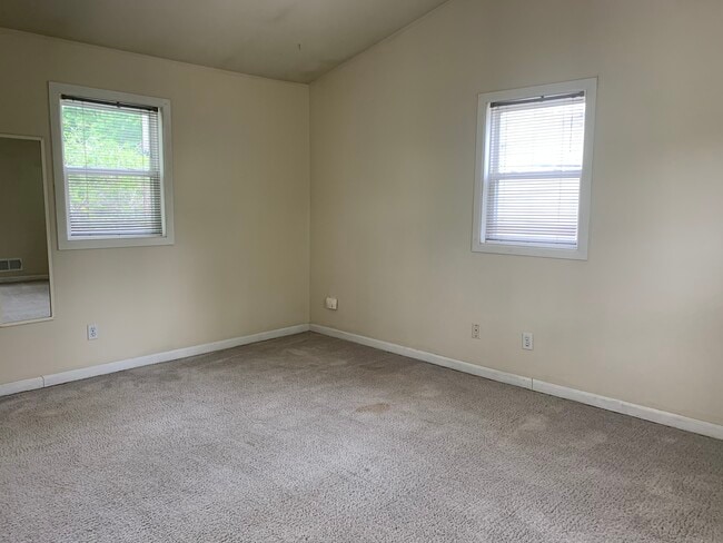 Photo - 709 13th Ave E