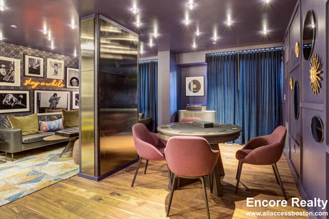 Photo - 75 St Alphonsus St Unidad 1003