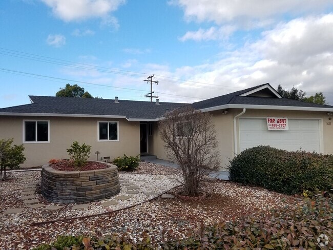 Building Photo - For Rent – Beautifully Updated 3-Bedroom H... Rental