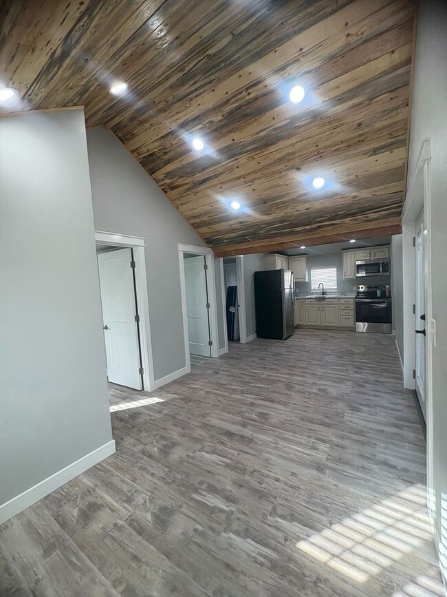 Photo - 1607 E 13th St Unit Apt B