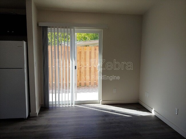 Photo - 374 SE Garner St