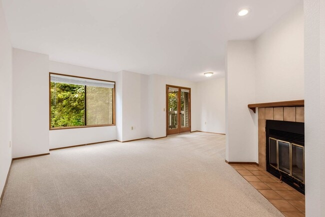 Photo - Beautifully Updated 2-Bedroom, 2-Bath Condo Near Downtown Kirkland Unit UM-SHI320_03