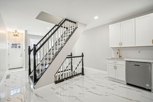 Photo - 165 W Wilt St