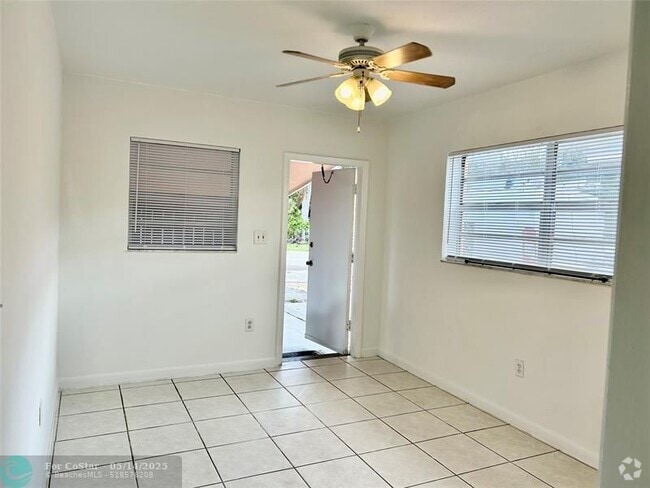Building Photo - 1095 SE 22nd Ave Rental