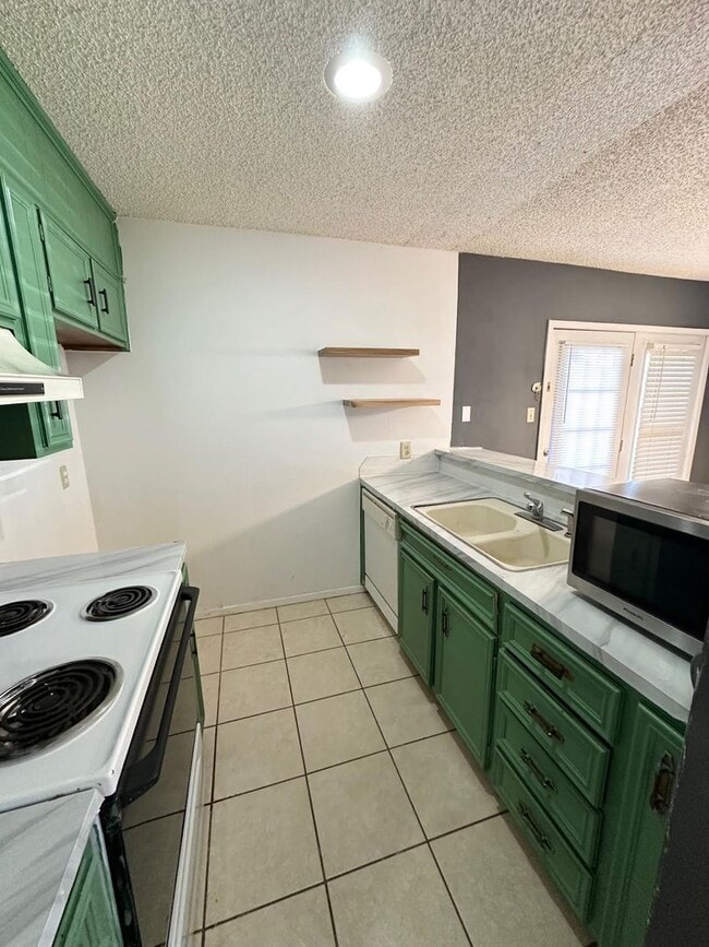 Photo - 2 Bedroom 1 Bathroom House For Rent!