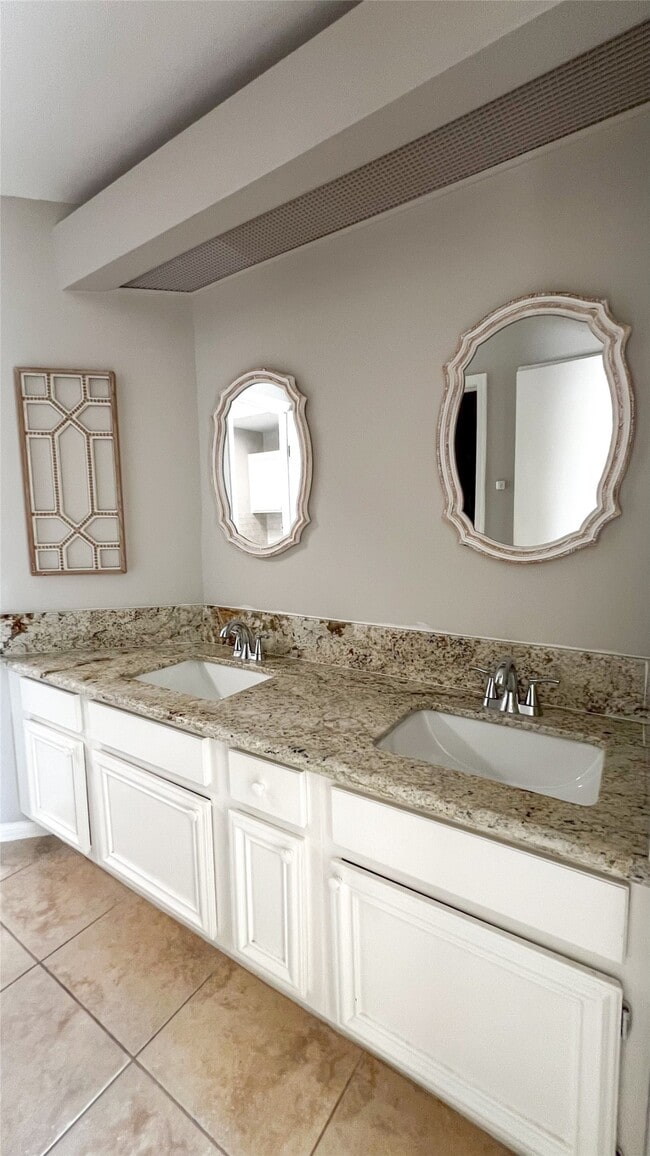 Building Photo - 16130 Seahorse Dr