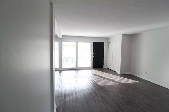 Photo - December FREE On This 2 Bedroom 2 Bath Apartment Just Minutes From The Plaza Unit 4455-01