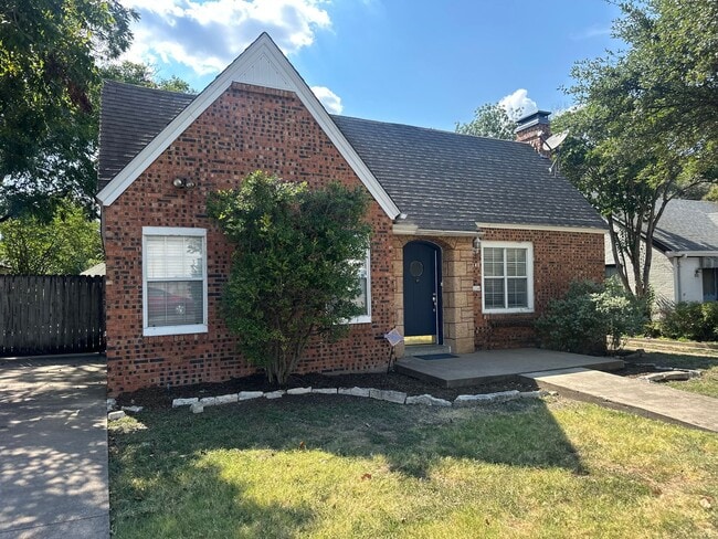Building Photo - Bluebonnet Circle Charmer Rental