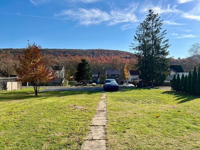 Photo - 425 Center St