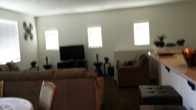 Photo - 2 bedroom /2 bath with a garage located in... Unidad 332