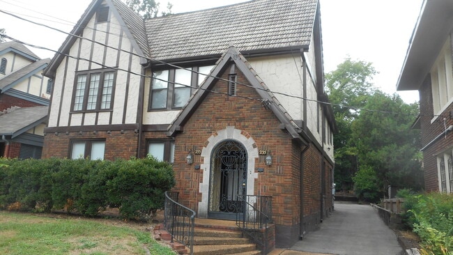 Photo - 235 Hawthorne St Unidad 0