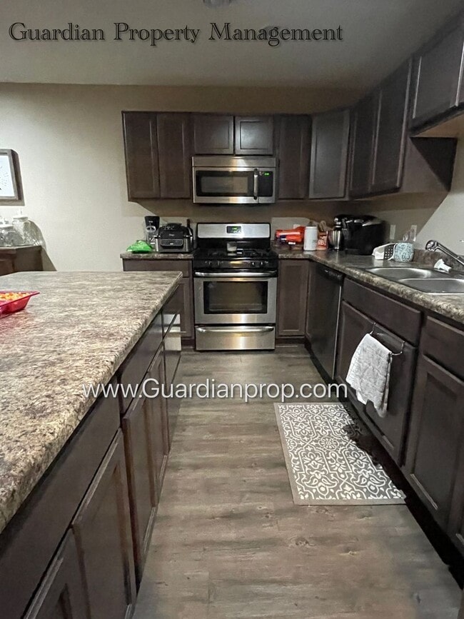 Photo - Lakeville 2 Bedroom Town Home, 2 Car Garage, 2.5 Baths, Dishwasher, Central Air