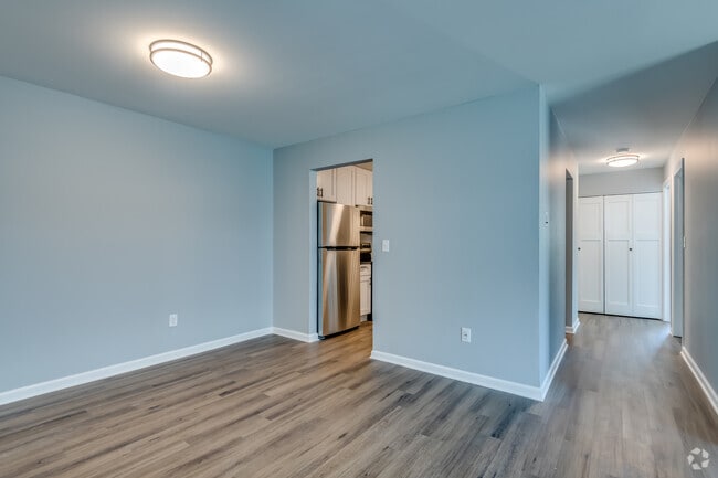 2 BR, 1.5 BA - 1,026SF