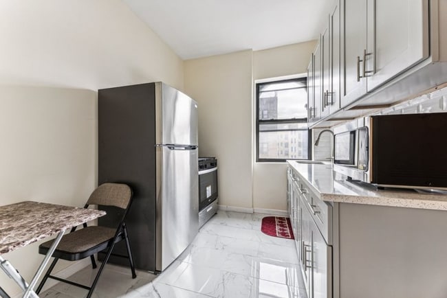 Photo - 71-31 169th St