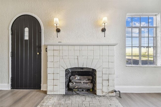 Photo - 2102 W La Salle St