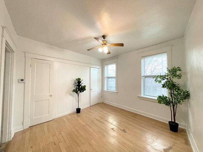 Building Photo - 2751 Pestalozzi St Unit 1E